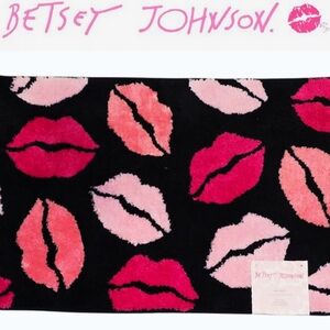 Betsey Johnson Lips Skid Resistant Bath Rug